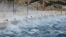 Neki će se grijati na gotovo ljetnim temperaturama, a neke će ohladiti jaka bura; stiže i magla