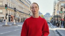 Pulover koji nose uvijek chic Parižanke je ogroman hit, a može ga se pronaći u Zari za 30 eura
