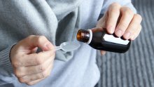 Od ibuprofena do sirupa protiv kašlja: Evo koje lijekove baš nikada ne smijete piti uz alkohol