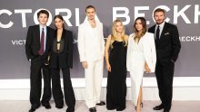 Samo je falio najstariji sin: Victoria Beckham na premijeri zablistala uz Davida i djecu
