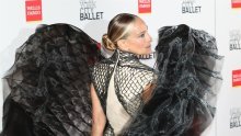 Sarah Jessica Parker poput crnog labuda: U ovoj haljini ukrala je sve poglede
