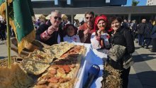 Slavonski Brod ovog vikenda u znaku tradicije: Na ulice iznose 20-metarsku šokačku pogaču