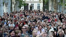 Hrvatska se oprašta od Halida Bešlića: Pogledajte emotivne prizore diljem zemlje