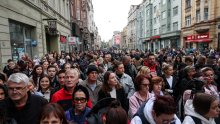 Suze u Sarajevu za Halida Bešlića: Tisuće plaču i pjevaju na dirljivom oproštaju