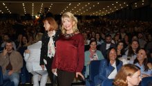 Najpoznatija Loto djevojka plijenila pažnju u večernjem izlasku