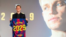 Frenkie de Jong produžio s Barcom