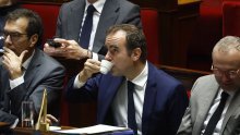 Francuski premijer preživio oba glasanja o nepovjerenju, ali za to je platio veliku cijenu
