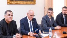 Vlada se isprsila i dala Dubrovniku tri vrijedna ugovora o darovanju državnih nekretnina