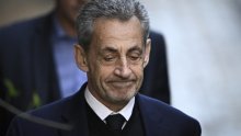 Sarkozy počinje služiti kaznu: Ovo su njegove posljednje fotografije prije odlaska u zatvor