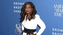 Oprah Winfrey plijenila elegancijom: U laskavoj haljini ponosno istaknula vitku figuru