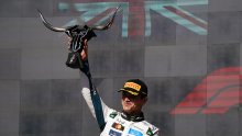 Lando Norris slavio u utrci sa spornim odlukama, ali i ušao u borbu za naslov