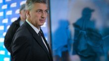 Plenković žestoko po Možemo!: 'Budi frajer Tomislave, pa zabrani sve!'