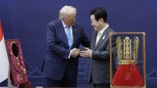 Počastili ga impozantnom krunom, ali to nije sve: Korejci su se baš 'isprsili' za Trumpa