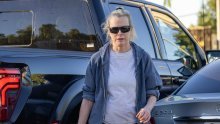 Kim Basinger uhvaćena u rijetkom izlasku: Pogledajte kako danas izgleda seks simbol 80-ih
