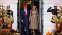 Melania Trump sve je iznenadila neobičnim kaputom o kojem svi govore