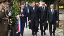 Plenković zapalio svijeće na Mirogoju: 'Mir i sjećanje na one koje volimo'