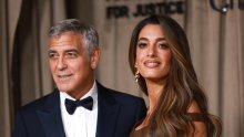 Amal Clooney oduševila novom bojom kose, ali i vatrenim stajlingom