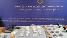 Policija kod Sinja ulovila trojicu dilera: Pronađena hrpa droge i veća količina novca