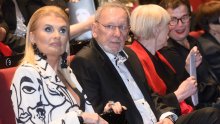Rijetko je u javnosti: Supruga ministra Božinovića plijenila je pozornost na premijeri