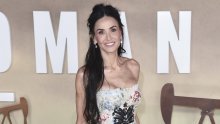 Demi Moore očarala u jednoj od najzanimljivih haljina ikad