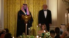 Bin Salman u Washingtonu: Trump ga hvali i drži za ruke, Kongres podijeljen zbog ubojstva novinara