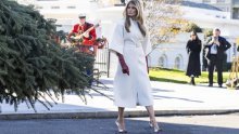 Elegantna božićna odjevna kombinacija Melanije Trump dobila je neugodnu usporedbu