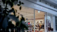 Tommy Hilfiger otvorio vrata novouređene trgovine u Arena Centru: Klasičan američki stil uz moderan dizajn prostora