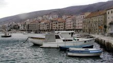 U moru kod Senja mrlja od fekalija