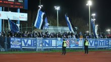 Navijači Osijeka ogorčeni: Žene i djeca su bosi stajali na betonu, oduzimali su im kape i rukavice