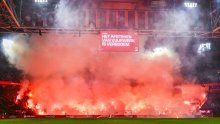 Ludnica u Amsterdamu; Ajaxovi navijači priredili nevjerojatnu bakljadu, utakmica prekinuta