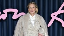 Kakvo odijelo, a tek kaput: Sharon Stone pokazala što je zimski glamur