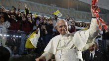 Papa u Bejrutu pozvao na novi pristup ratu: 'Slušajte krik naroda, traže mir'