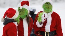 'Grinch' iz Kanade: 'Ukrasio' kuću porukama da Djed Božićnjak ne postoji