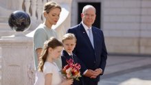 Društvene mreže 'gore' zbog blagdanske kreacije princeze Charlene