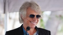 Jon Bon Jovi objavio ugovor star 45 godina i šokirao fanove detaljem o zaradi
