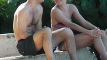Sienna Miller u bikiniju uživala s Judeom Lawom