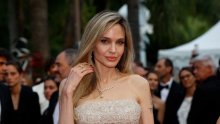Angelina Jolie prvi put pokazala ožiljke od operacije koja joj je spasila život