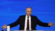 U Putinovom obraćanju osvanule provokativne poruke: 'Vladimiroviću, može piće?'
