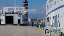 HAK: Ceste su skliske, a obustavljeno je i nekoliko trajektnih i brodskih linija