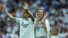 Luka Modrić na San Siro stigao u upečatljivoj jakni, ali pozornost je privukao mobitel u ruci