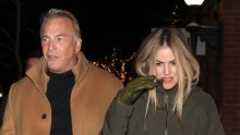 Aspen, prijatelji i nova ljubav: Kevin Costner 'uhvaćen' s 24 godine mlađom novom djevojkom