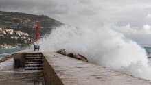 Nevrijeme izazvalo kaos u Dubrovniku: Vatrogasci imali pune ruke posla