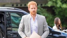 Kralj Charles ne želi imati veze s time: Iako stiže u Britaniju, princ Harry se neće susresti s ocem