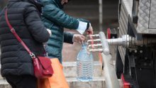 Voda na splitskom području i dalje zamućena, građani se služe cisternama