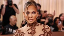 Tek su rijetki znali koja se priča zapravo krije iza 'gole haljine' Jennifer Lopez