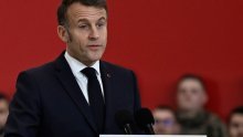 Macron se pred vojskom pojavio s krvavim okom: Molim vas, oprostite mi
