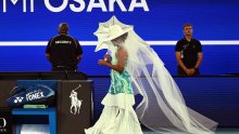 Kao da ide na Met Galu: Naomi Osaka opet je pretvorila teniski teren u modnu pistu