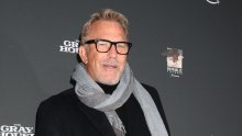 Kevin Costner još jednom pokazao zašto je i u 72. godini života i dalje miljenik žena