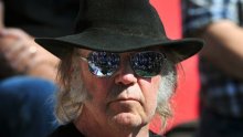 Neil Young vodi rat protiv Trumpa, sad je uključio i ICE te Grenland: 'Ljudi, probudite se'