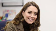 Kate Middleton izgleda kao milijun eura u 'djedovom' sakou